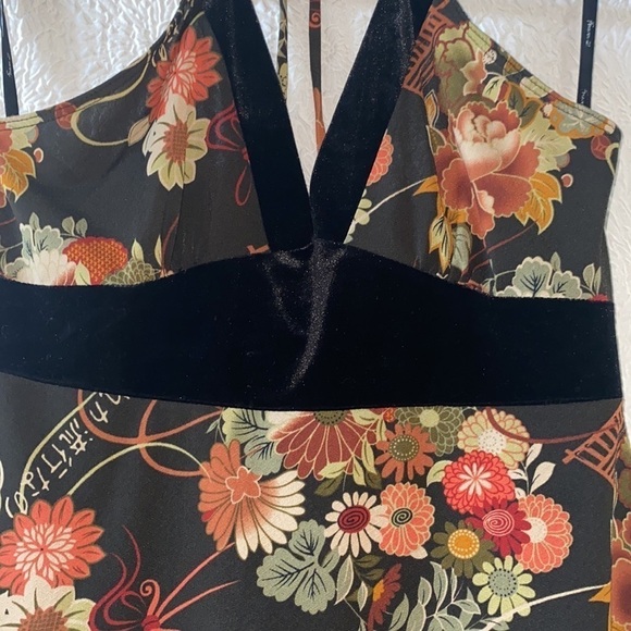 Forever 21 Asymmetrical V-Neck Halter Top - Picture 3 of 5